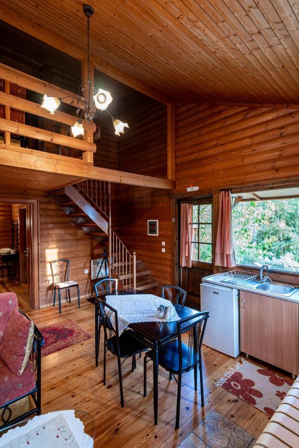 Chalet Likouresi Village Karpenísion Eksteriør bilde